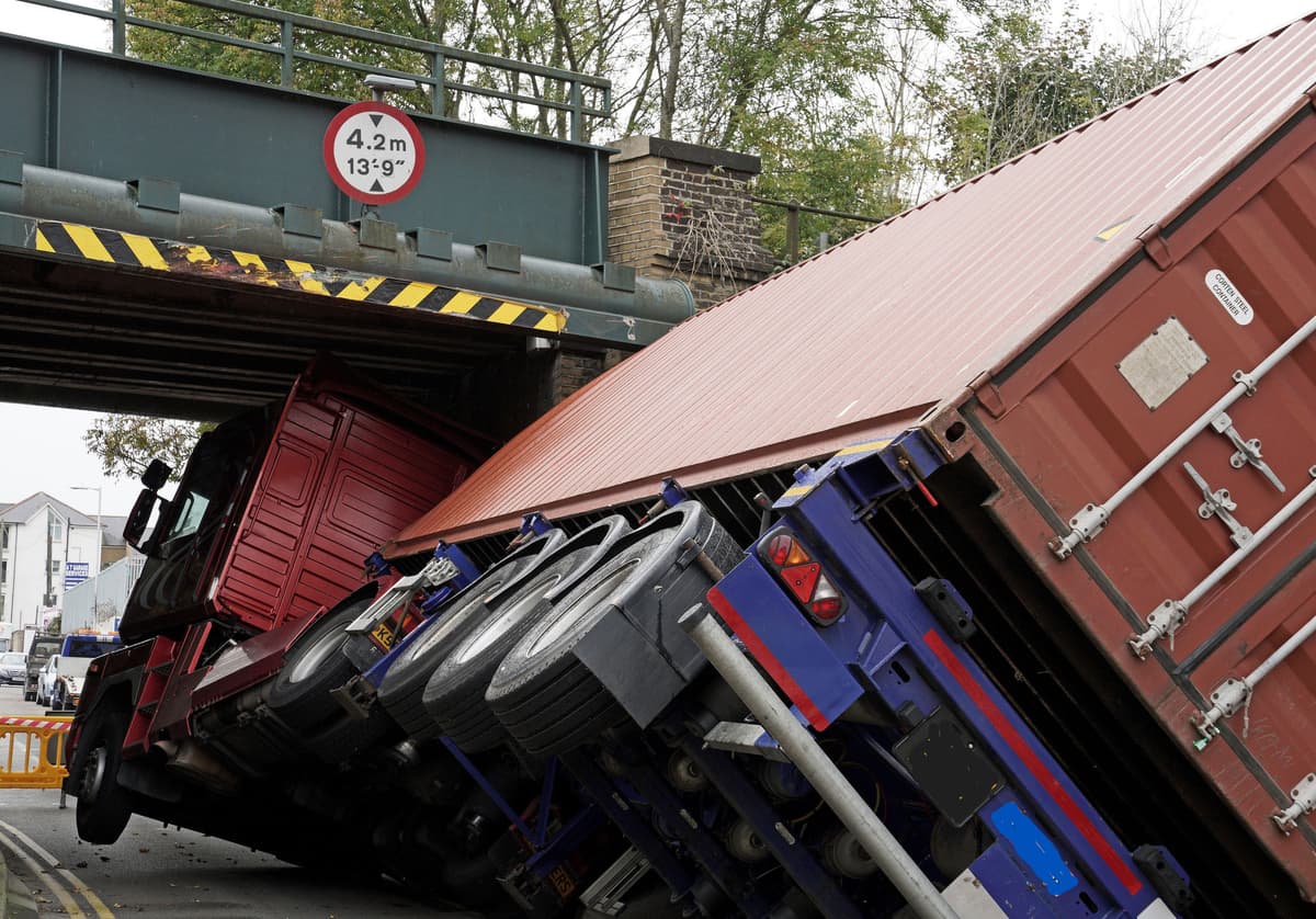 Durite highlights AI low bridge detection systems for UK fleets