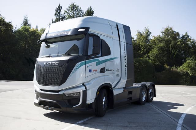 IVECO and Toyota join forces to advance next-generation hydrogen fuel cell heavy-duty trucks through the EU-funded EMPOWER project